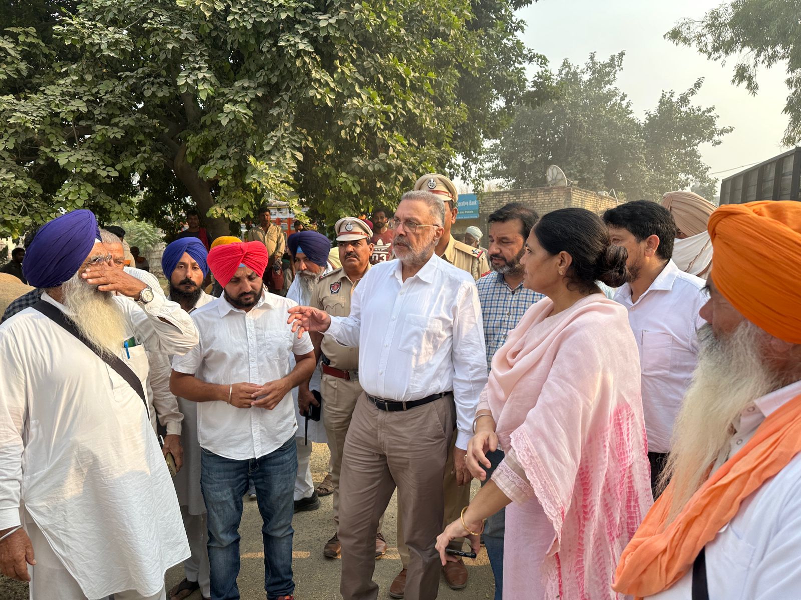 Farmers are forced to move to the markets due to the stepmotherly treatment of the centre.